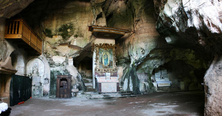 Grotta di San Michele Arcangelo, Monte Sant'Angelo - grotte in puglia